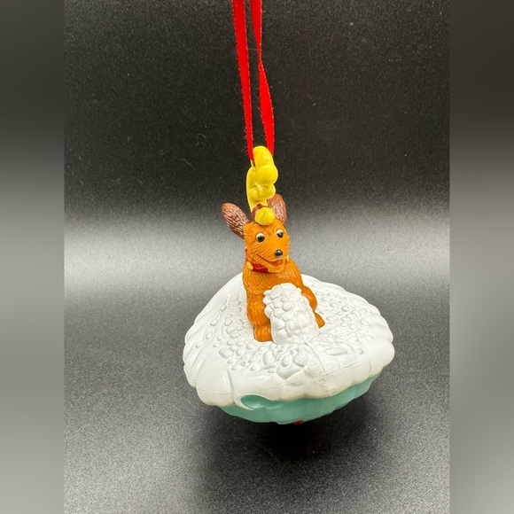 How The Grinch Stole Christmas Dog Max In Snow Christmas Ornament Top Spins VTG - Picture 5 of 9